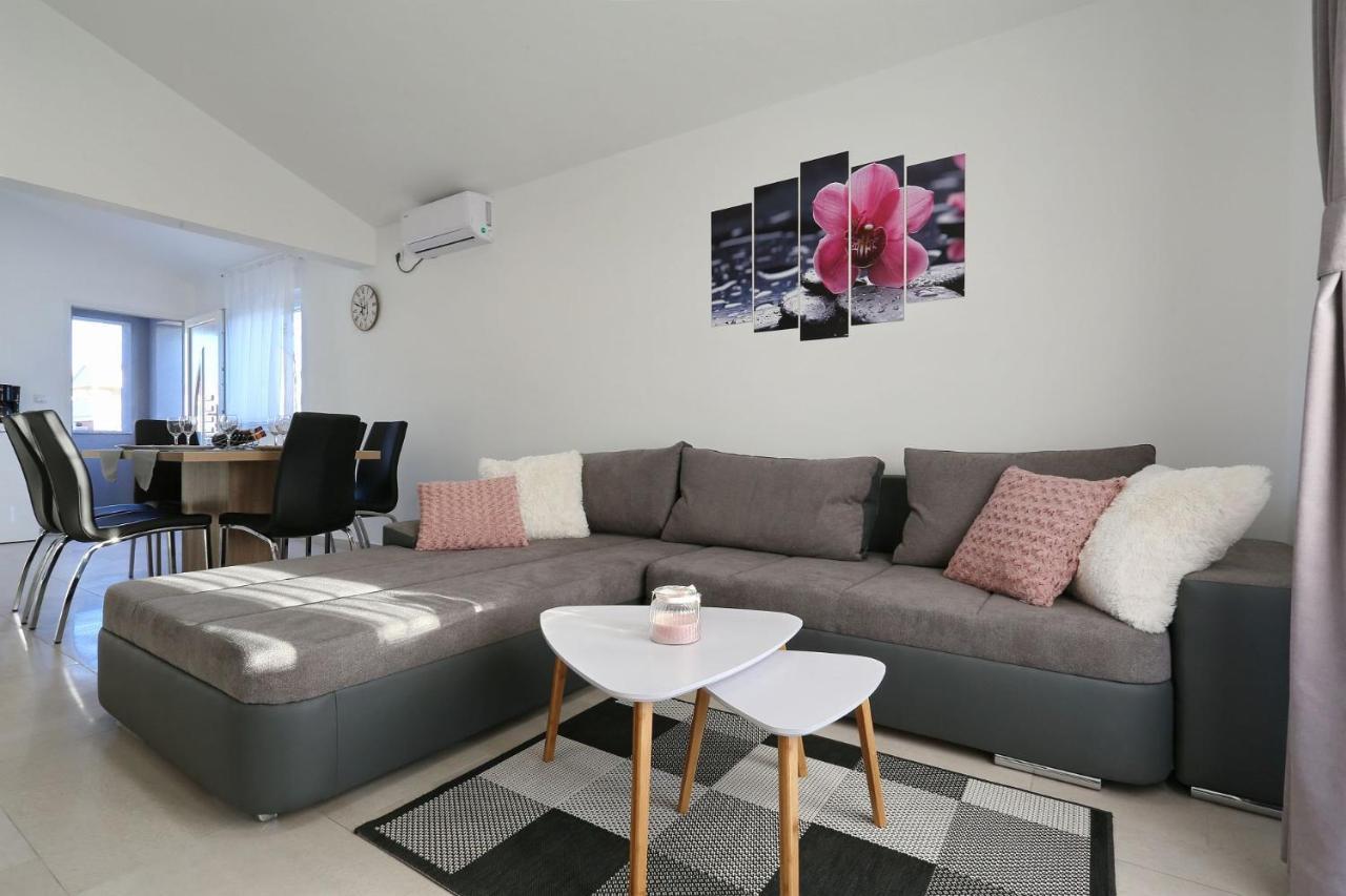 Apartments Lisac Вир Екстериор снимка