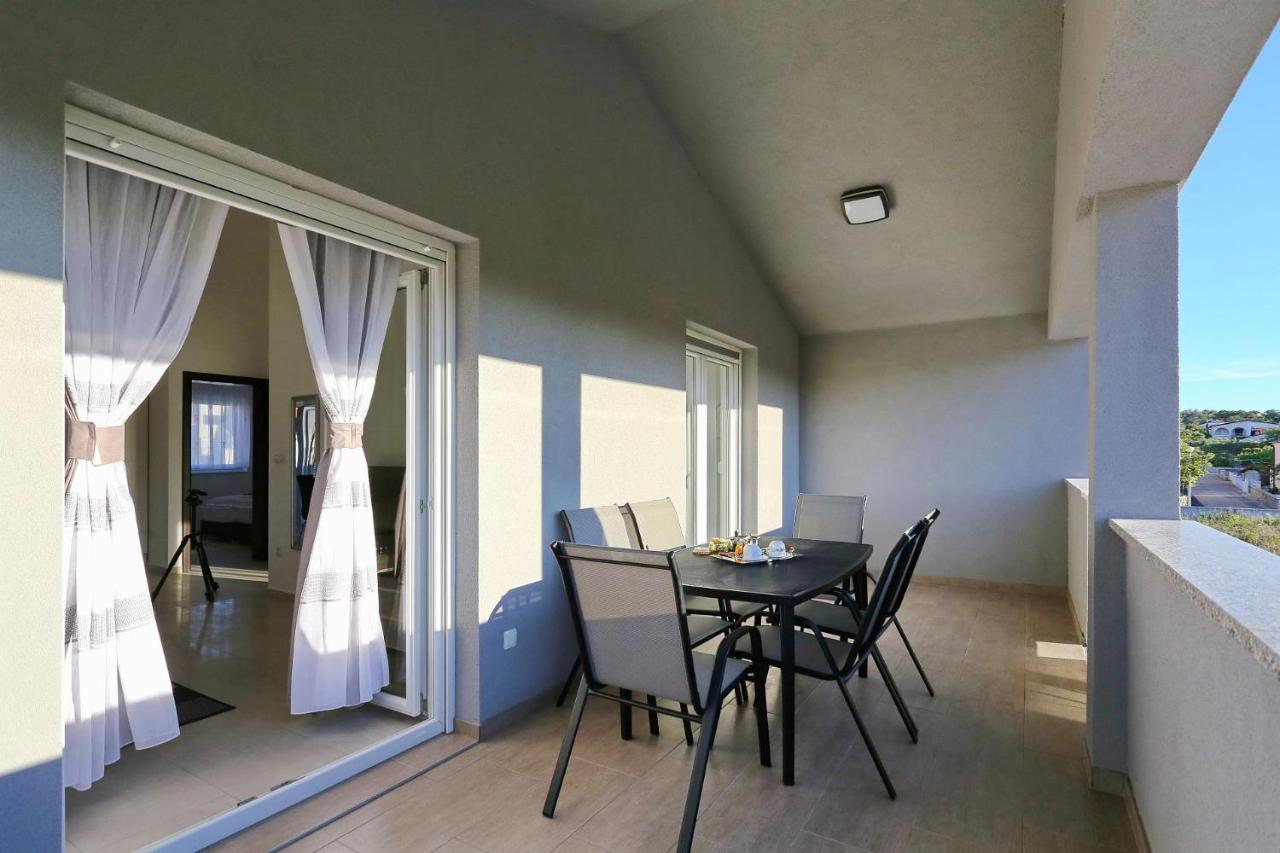 Apartments Lisac Вир Екстериор снимка