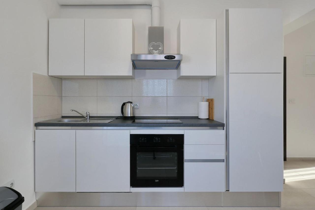 Apartments Lisac Вир Екстериор снимка