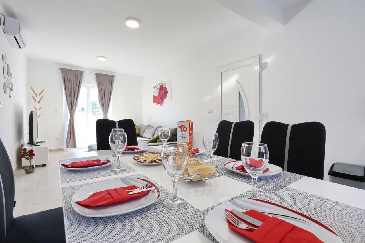Apartments Lisac Вир Екстериор снимка
