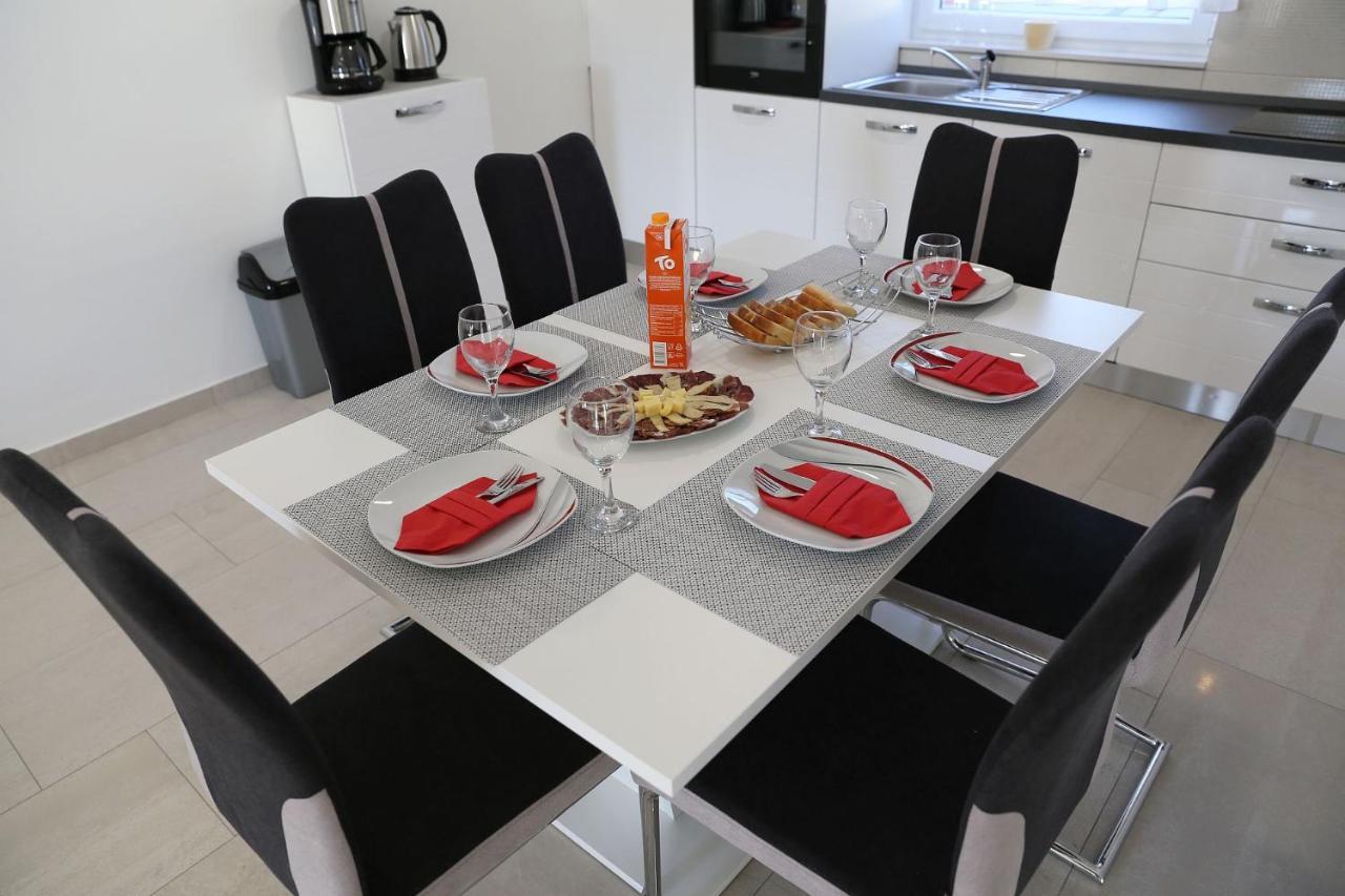 Apartments Lisac Вир Екстериор снимка