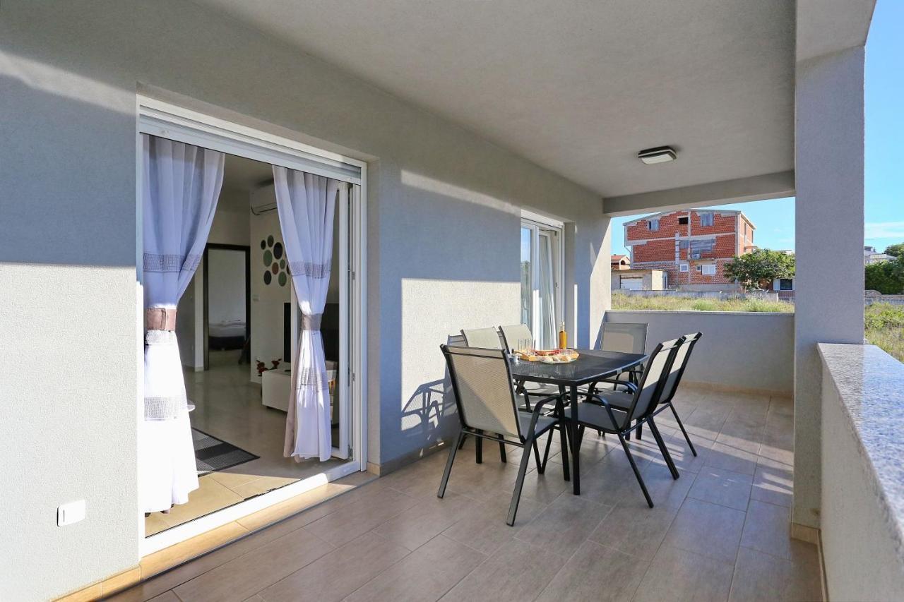 Apartments Lisac Вир Екстериор снимка