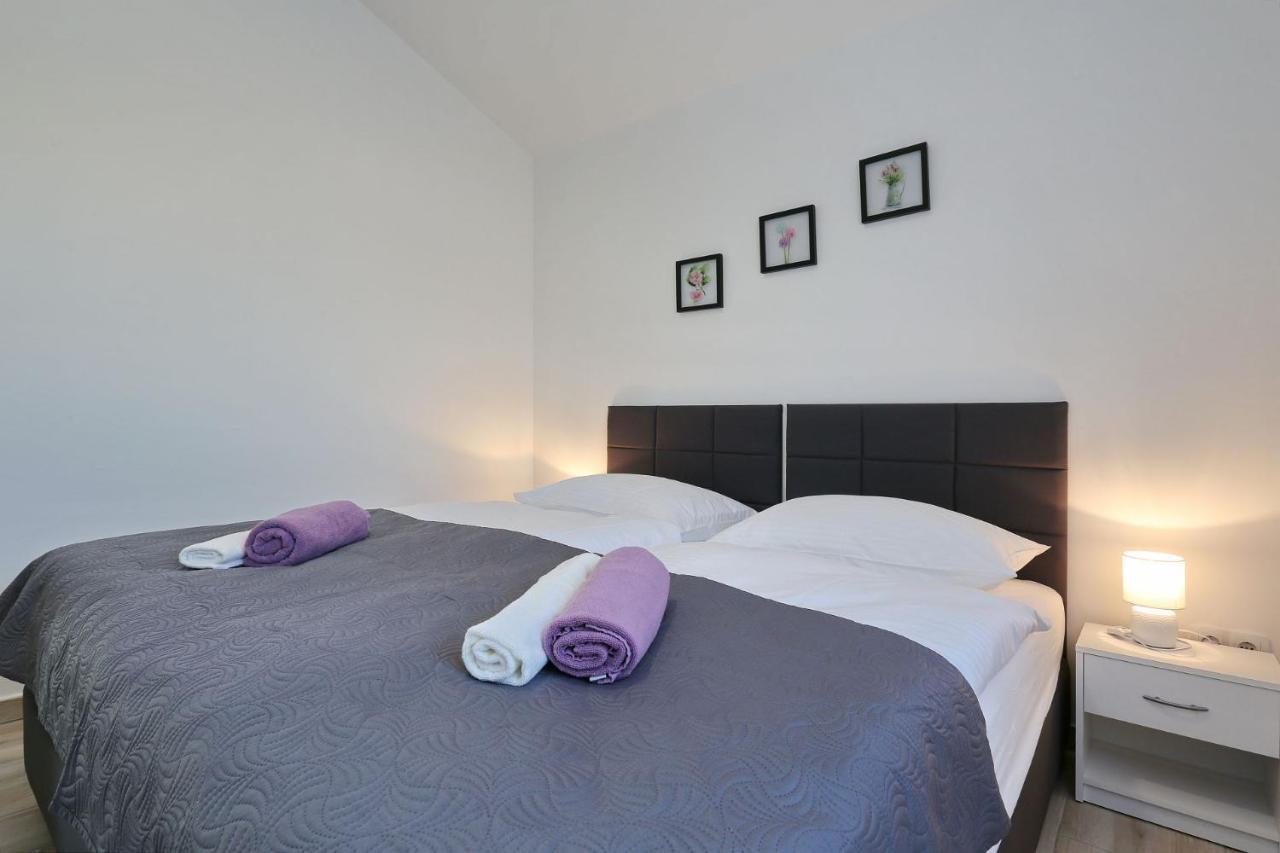 Apartments Lisac Вир Екстериор снимка