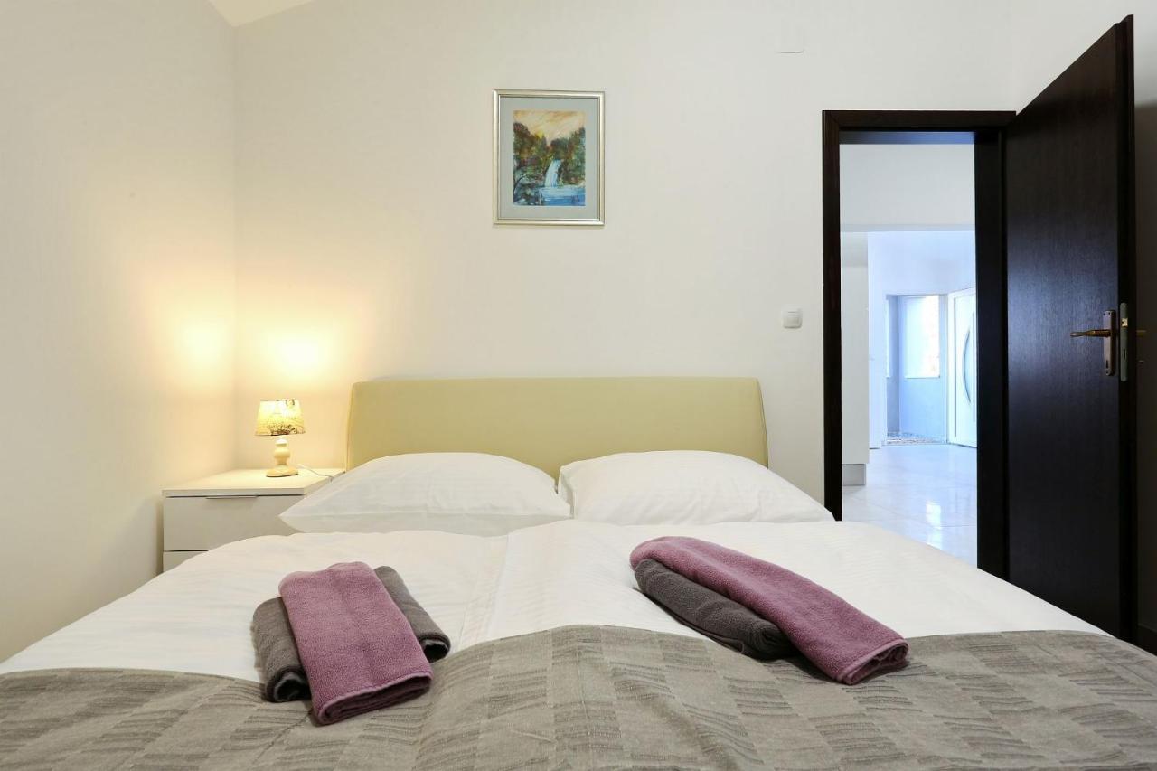 Apartments Lisac Вир Екстериор снимка