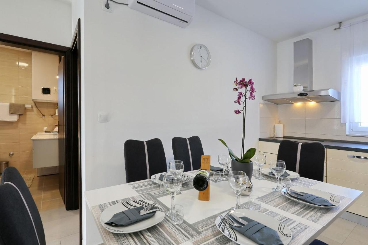 Apartments Lisac Вир Екстериор снимка