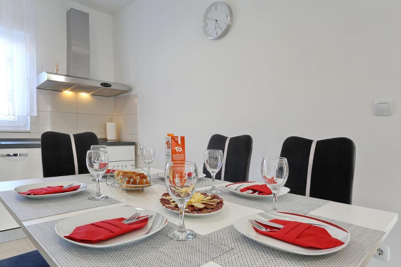 Apartments Lisac Вир Екстериор снимка