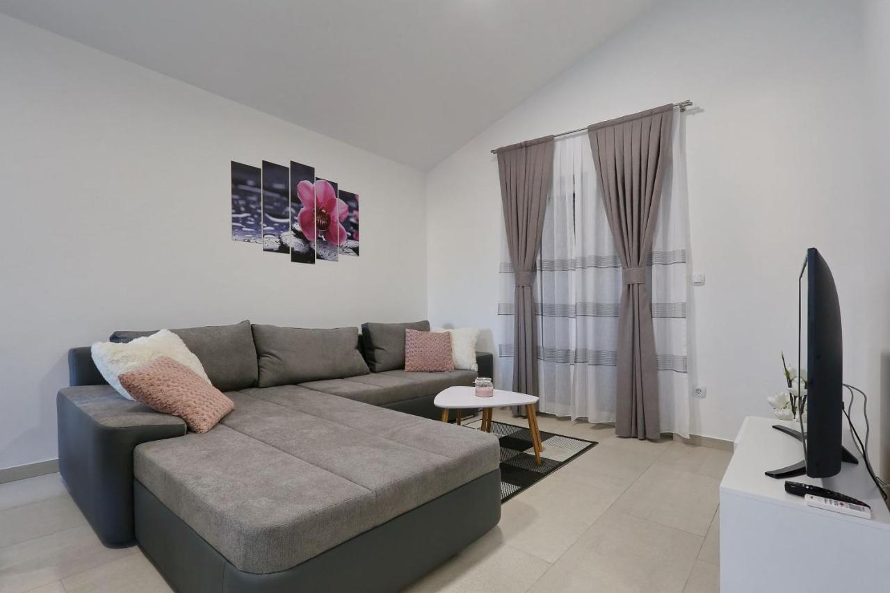Apartments Lisac Вир Екстериор снимка