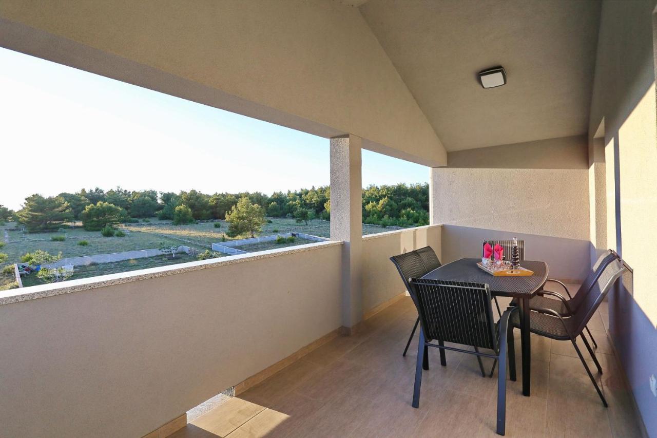 Apartments Lisac Вир Екстериор снимка