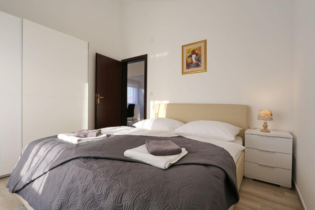 Apartments Lisac Вир Екстериор снимка