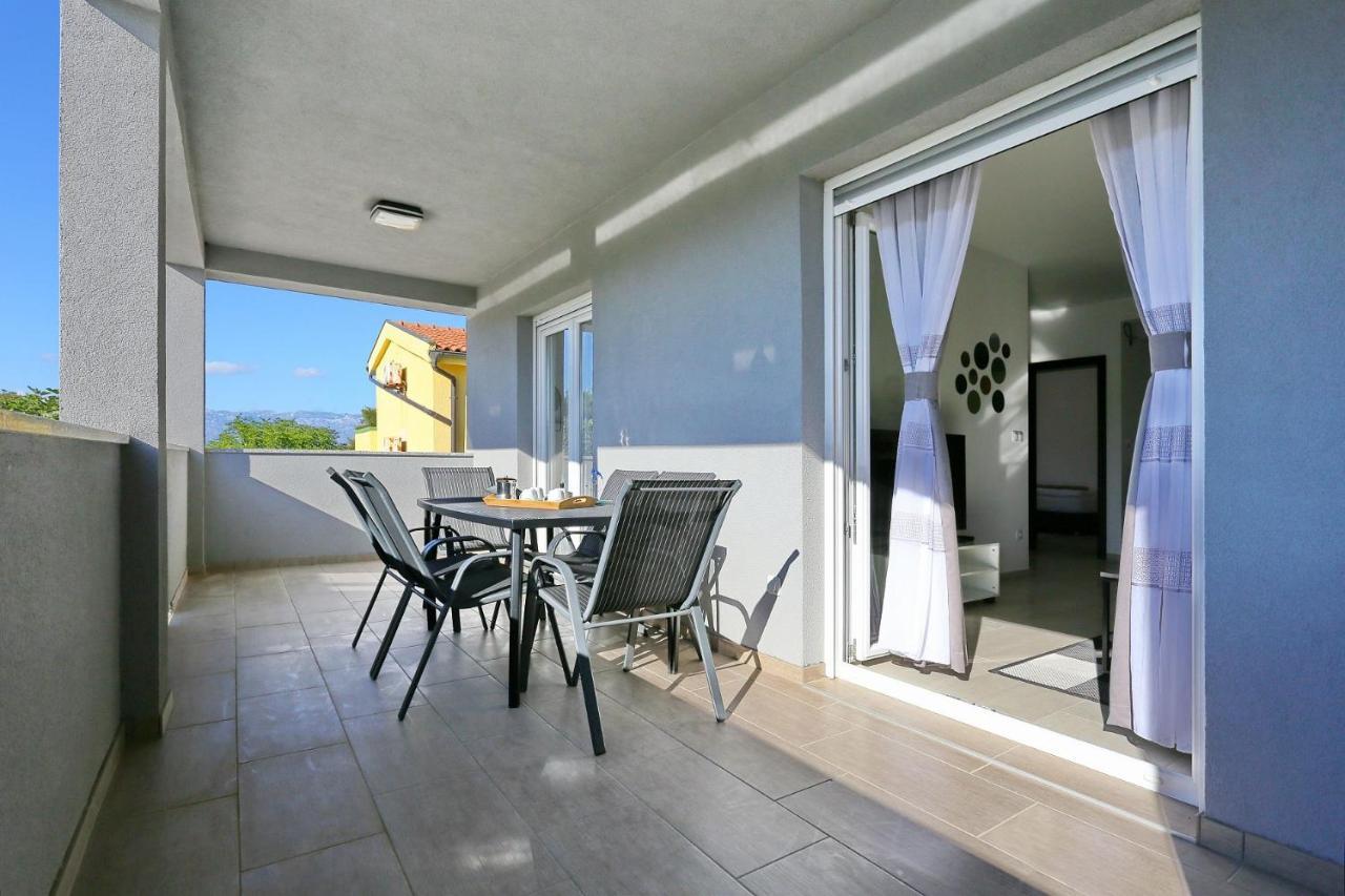 Apartments Lisac Вир Екстериор снимка