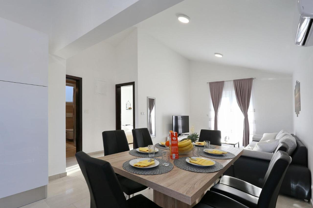 Apartments Lisac Вир Екстериор снимка