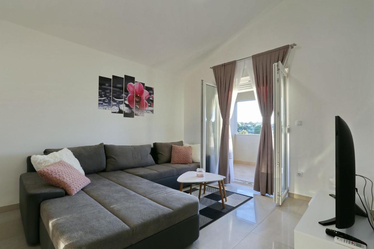 Apartments Lisac Вир Екстериор снимка