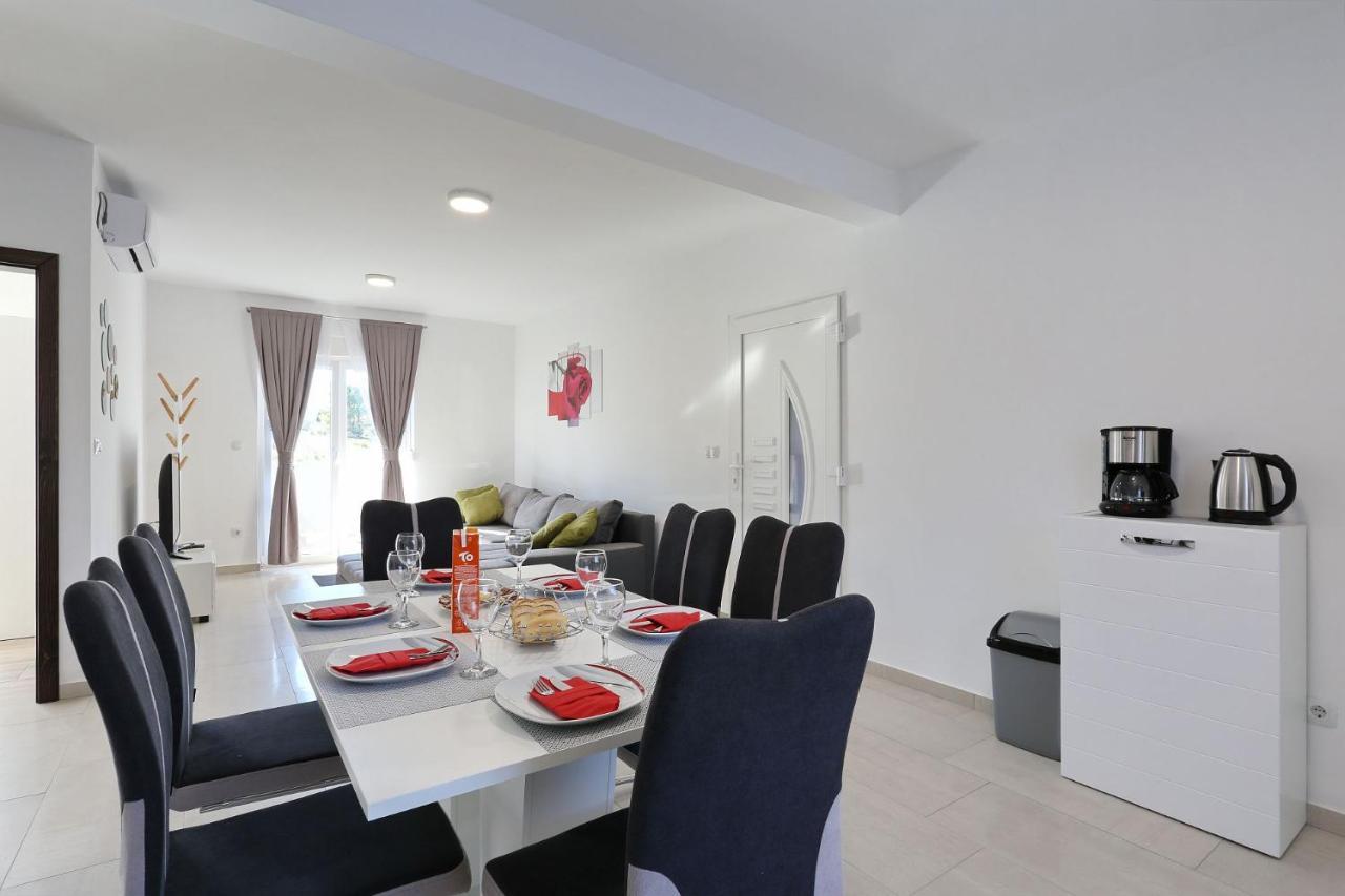 Apartments Lisac Вир Екстериор снимка