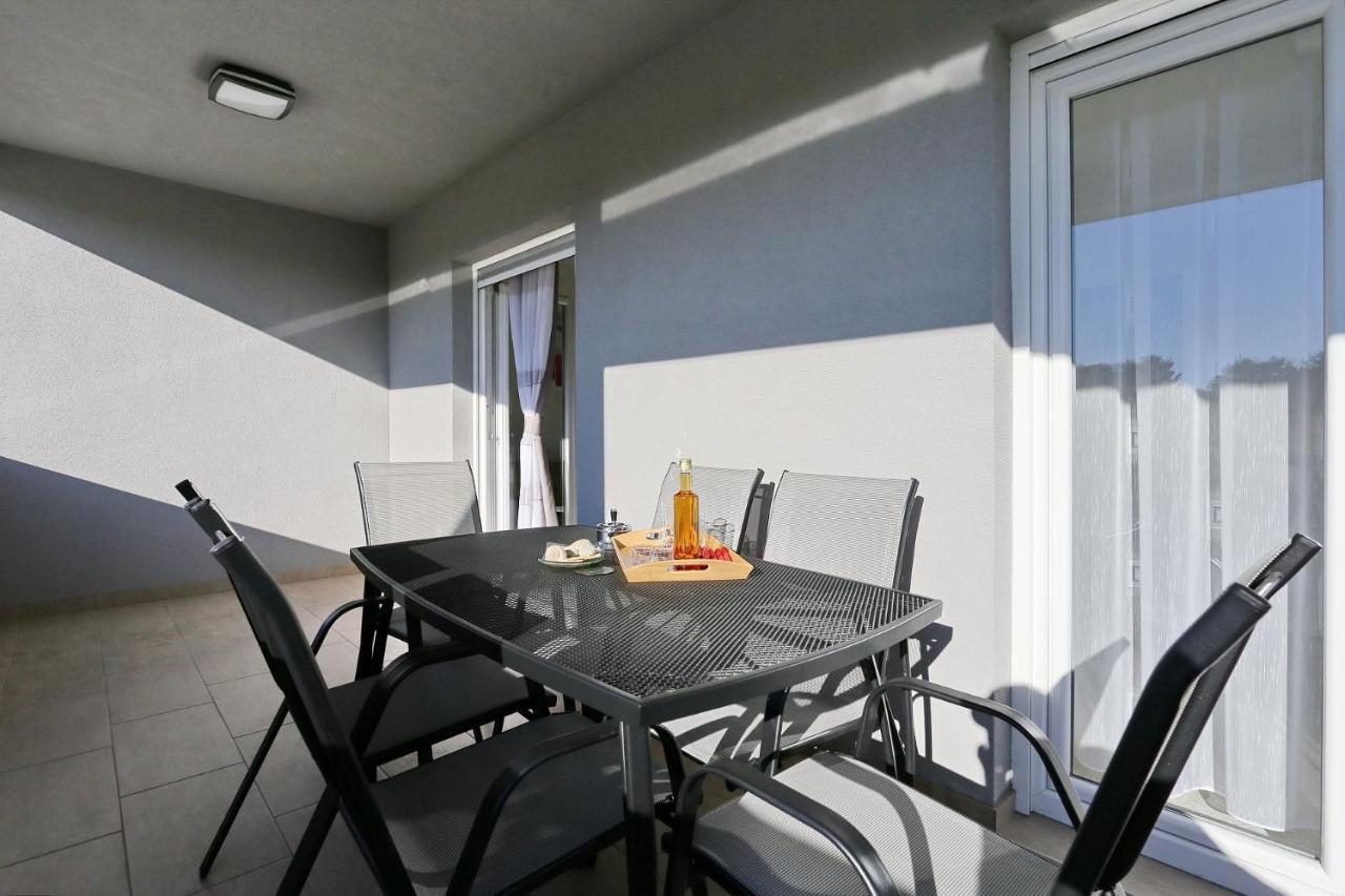 Apartments Lisac Вир Екстериор снимка