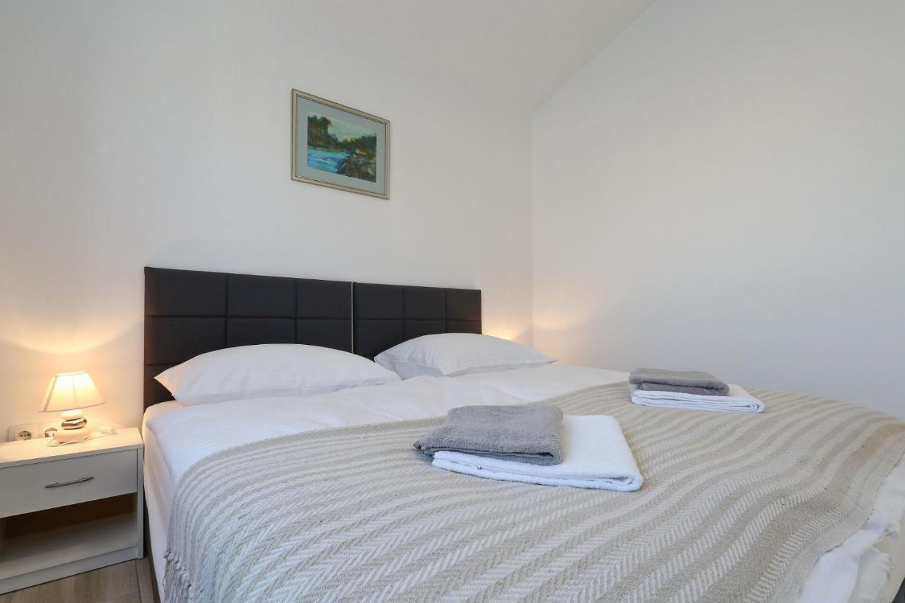 Apartments Lisac Вир Екстериор снимка