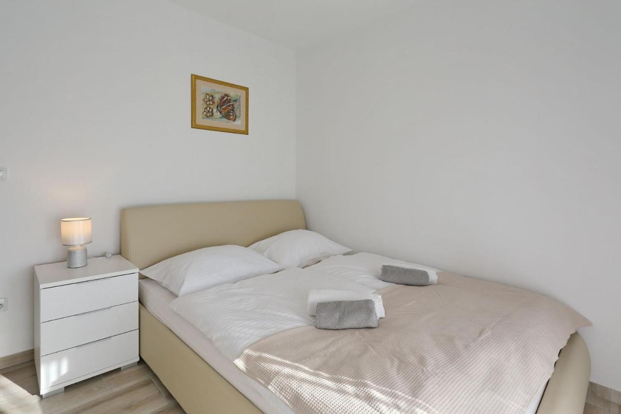 Apartments Lisac Вир Екстериор снимка