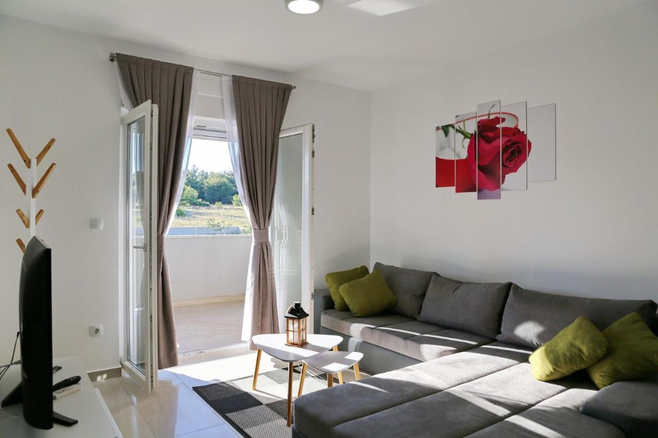 Apartments Lisac Вир Екстериор снимка