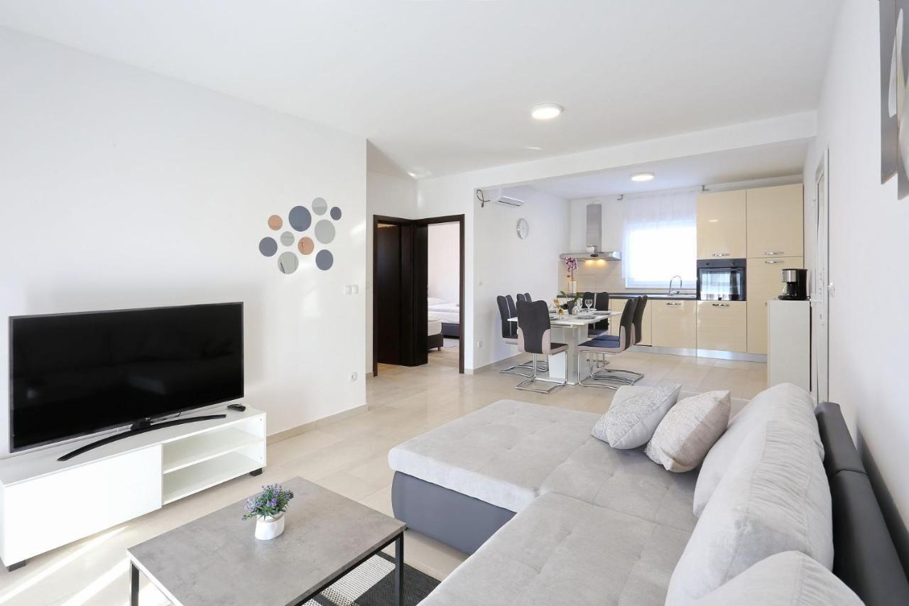 Apartments Lisac Вир Екстериор снимка