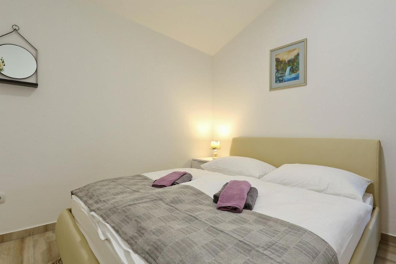 Apartments Lisac Вир Екстериор снимка