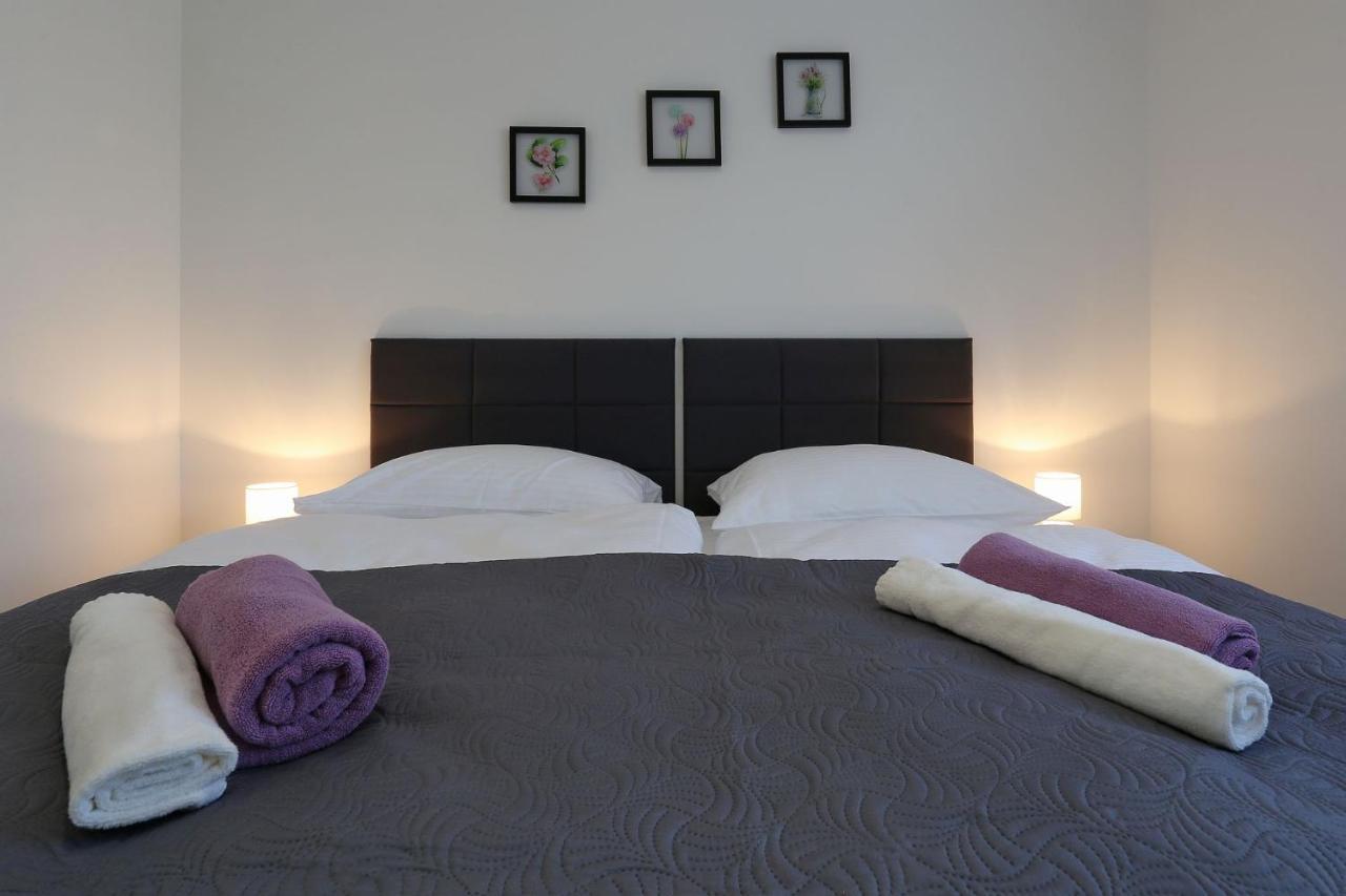 Apartments Lisac Вир Екстериор снимка