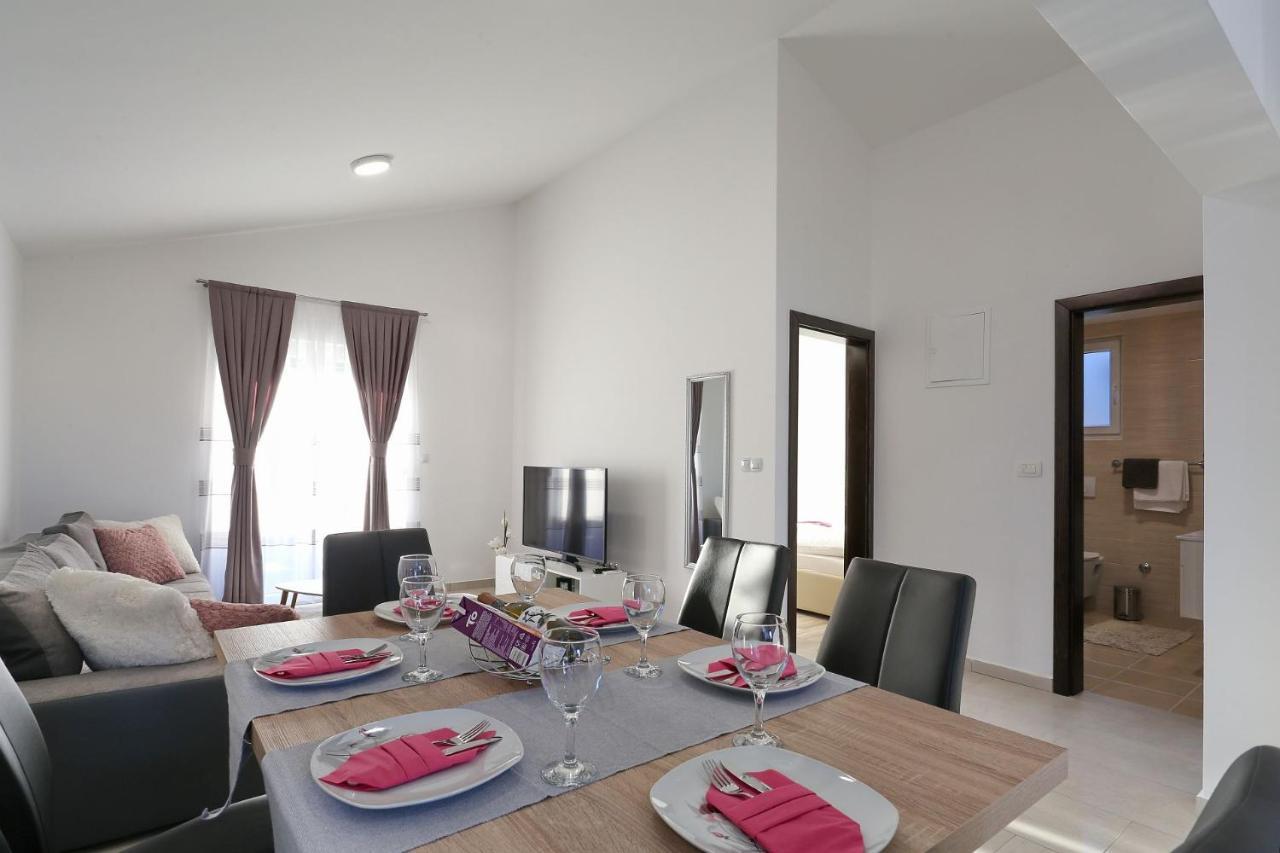 Apartments Lisac Вир Екстериор снимка