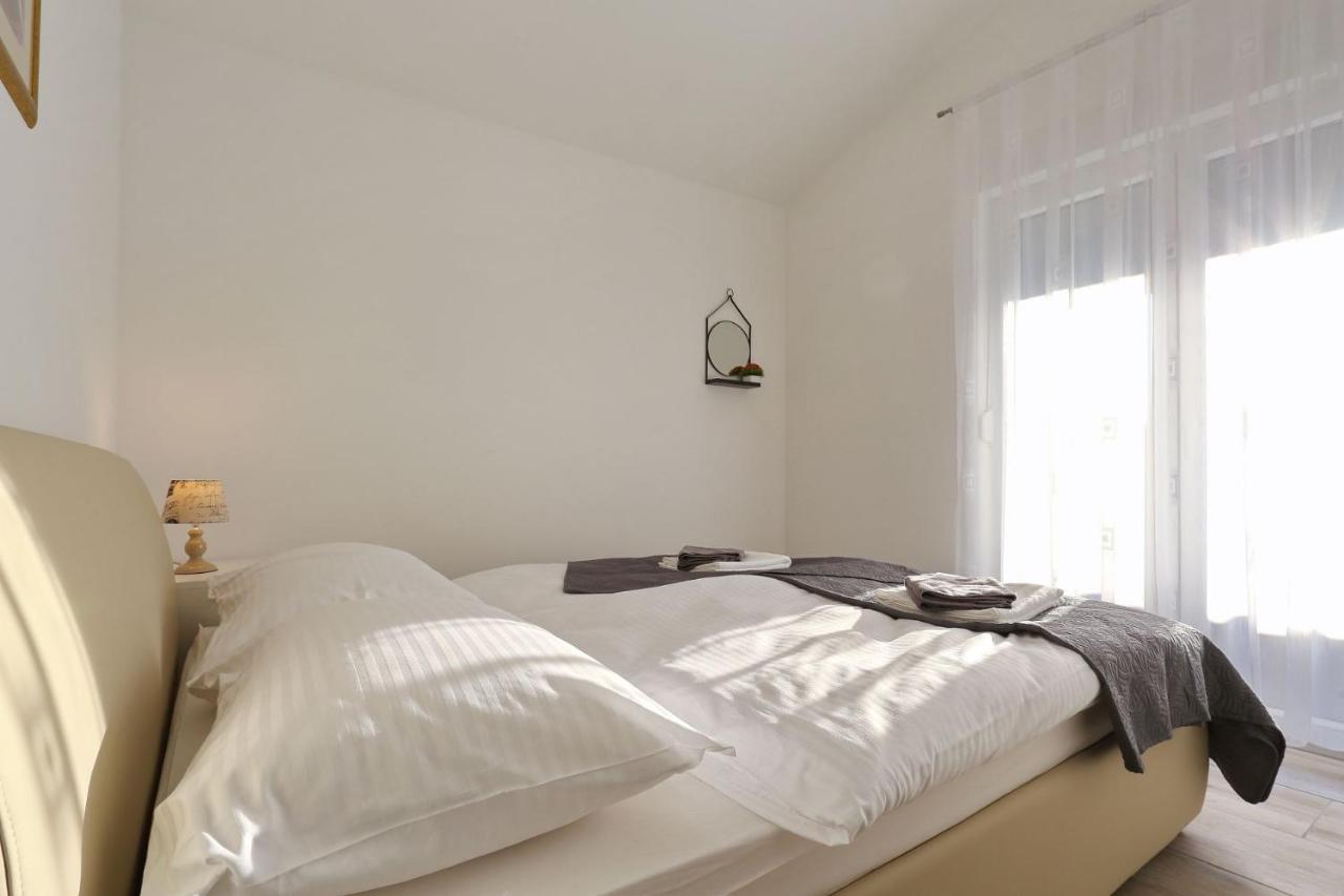 Apartments Lisac Вир Екстериор снимка