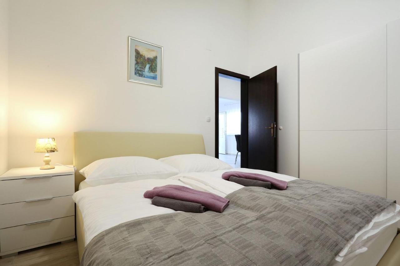 Apartments Lisac Вир Екстериор снимка