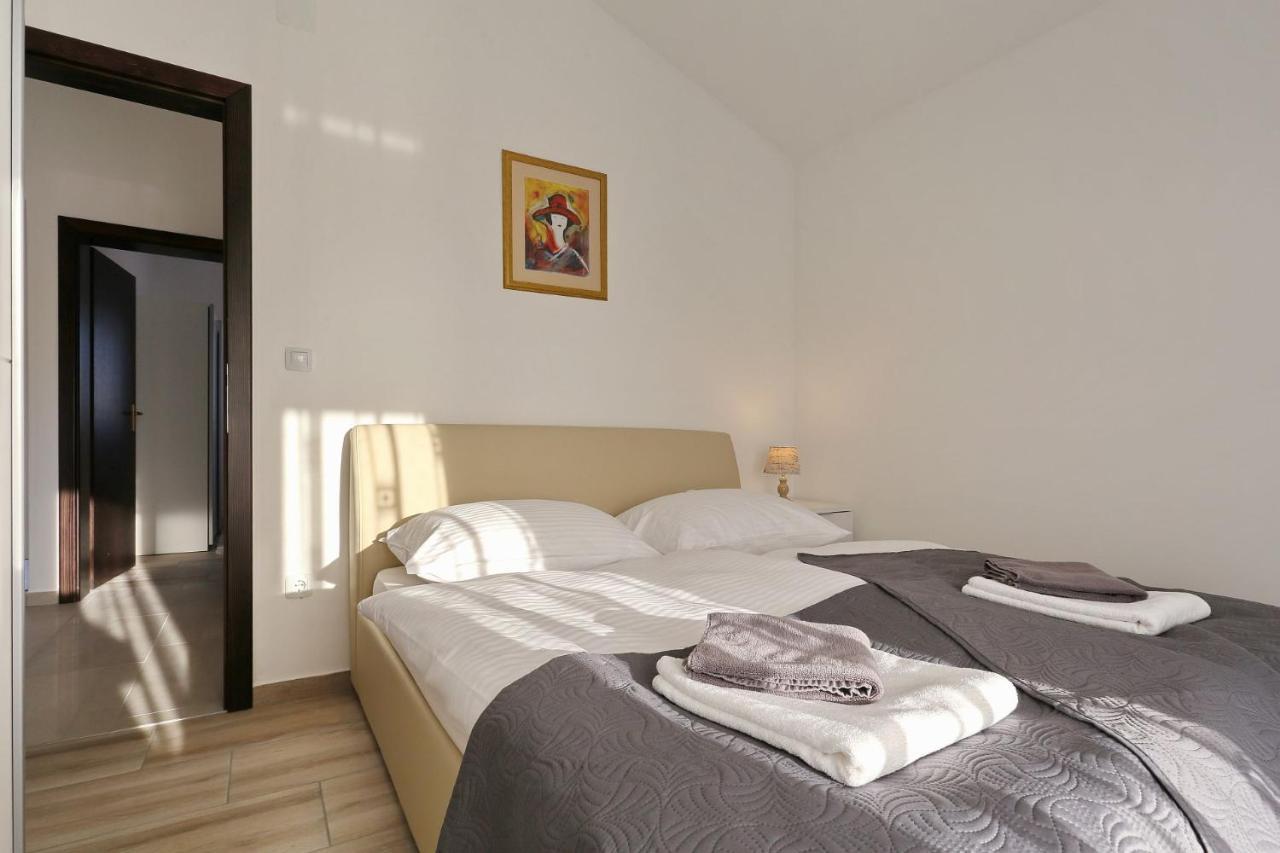 Apartments Lisac Вир Екстериор снимка