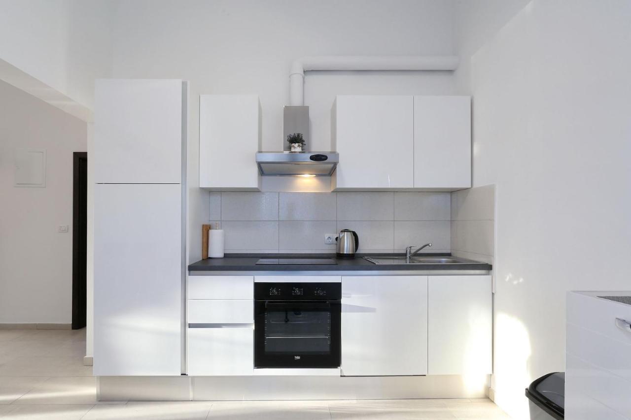 Apartments Lisac Вир Екстериор снимка