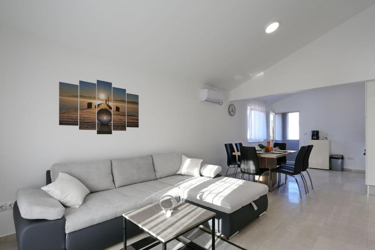 Apartments Lisac Вир Екстериор снимка