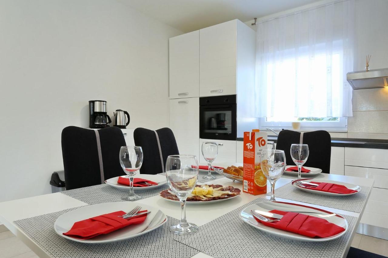 Apartments Lisac Вир Екстериор снимка