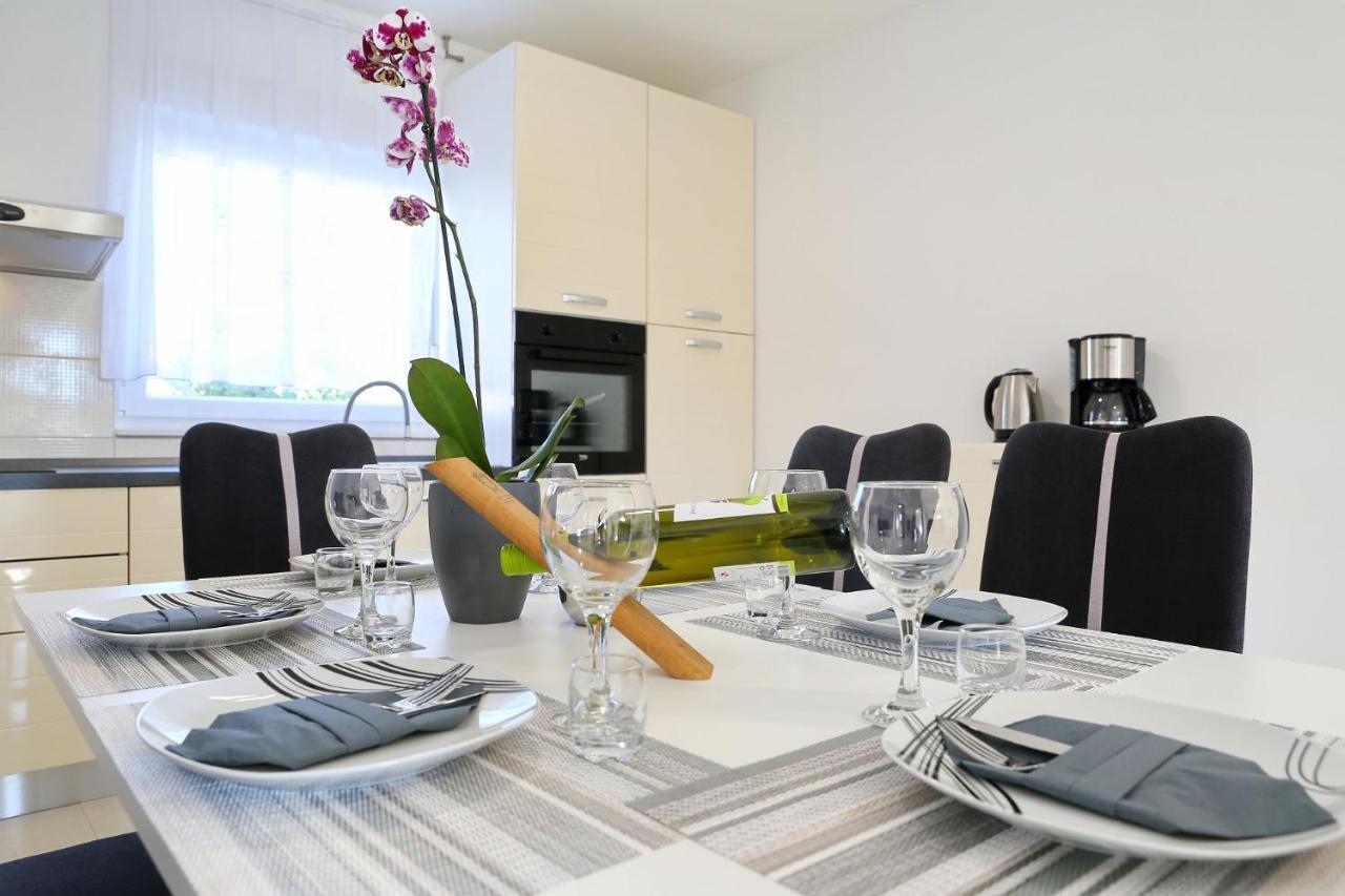 Apartments Lisac Вир Екстериор снимка