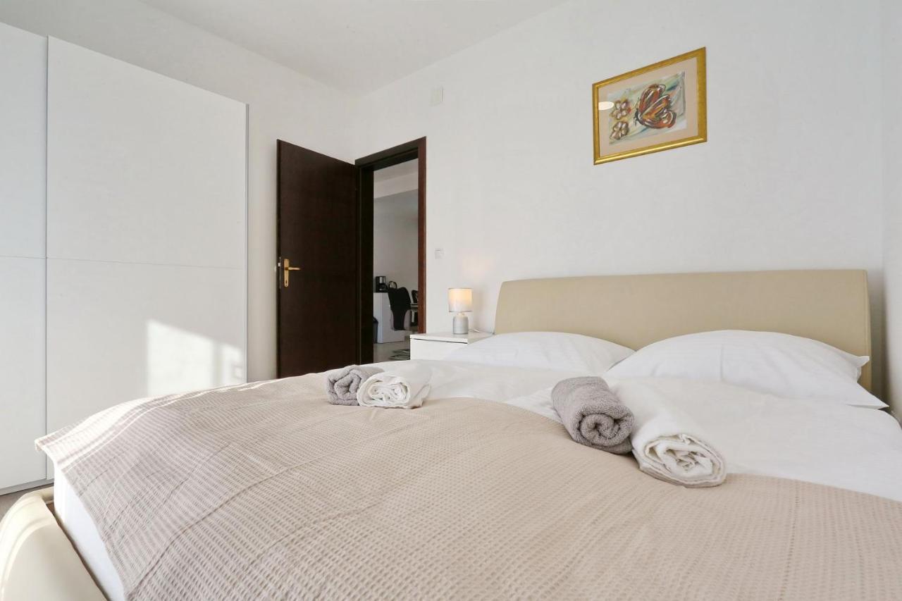Apartments Lisac Вир Екстериор снимка